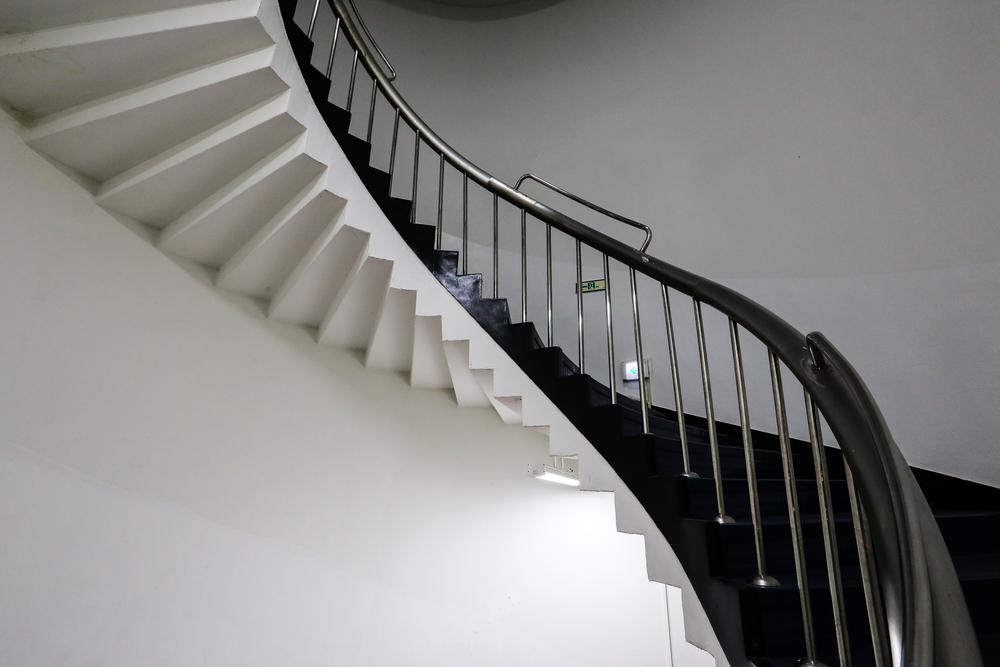 escalier débillardé métallique