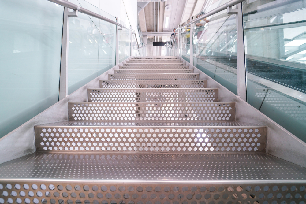 prendre avec un escalier extérieur métal